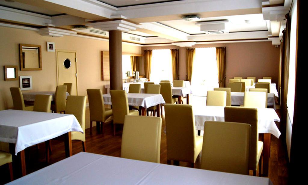Adamar Jastrzebia Gora Bed and Breakfast Exteriör bild